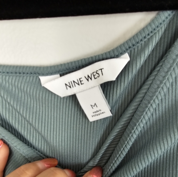 Nine West Rib Ruched Elbow Sleeve - Picture 4 of 7